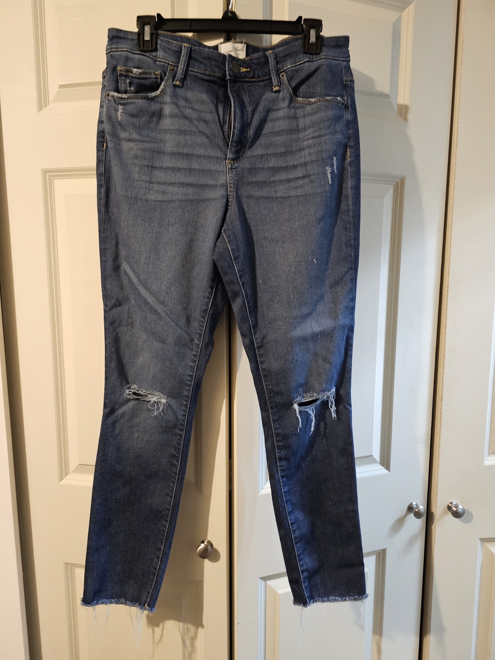 Universal Thread Distressed Ankle Skinny Jeans in Blue 12/31